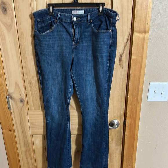 Signature Levi’s Mid Rise Bootcut Women’s Classic Blue Women's Jeans - Picture 1 of 5